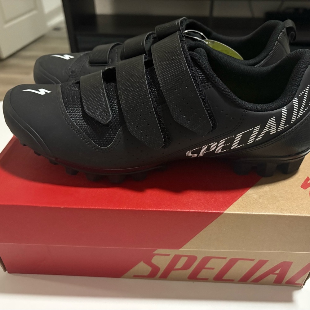 Specialized Black Cycling Shoes - Picture 2 of 7